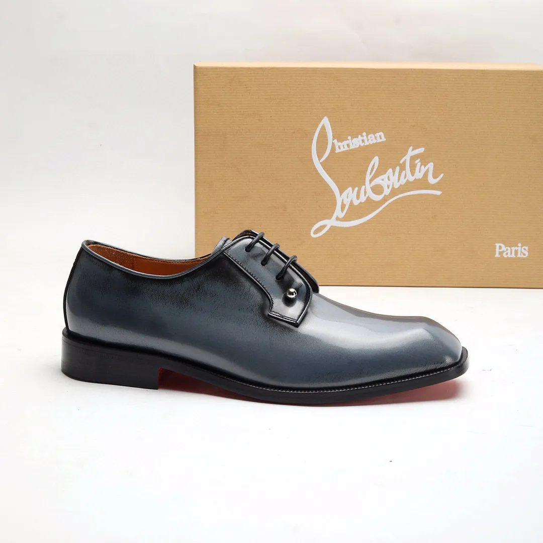 Batch 1,080 yuan 💰••New real shots••CL～High-end men’s 👔casual•loafers with red soles! ••🆑Genuine and top-quality goods from original orders ••✅💯 Purchase goods from top-quality original orders! Original imported patterned cowhide ➕Imported cowhide lining ➕Cowhide feet ➕Original leather outsole~🉑️Feel free to compare the authentic ones! Size: 38-44 (45.46.47 can be customized)